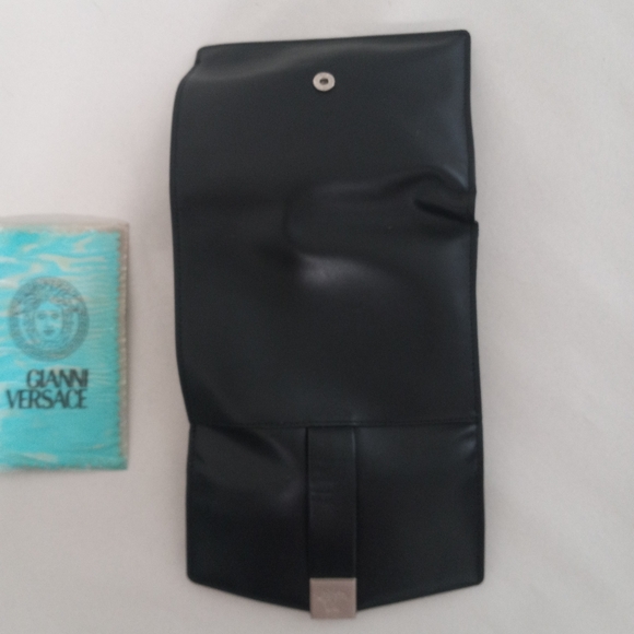 Gianni Versace Authentic Leather Unisex Tri-Fold Wallet in Black Portagfolio - Picture 8 of 12